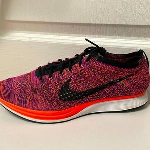 nike flyknit racer- size9.5
